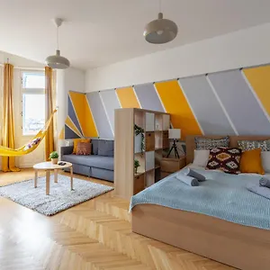  Apartamento Art Downtown Styled By A Local Designer